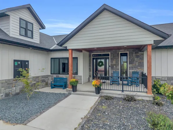8109 Hidden Hills Rd, Kearney, NE 68845