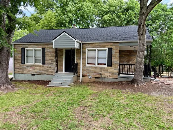 212 Highland Dr, Winder, GA 30680