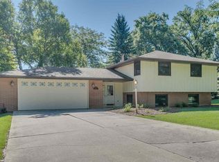 2437 Stroebe Island Dr, Appleton, WI 54914