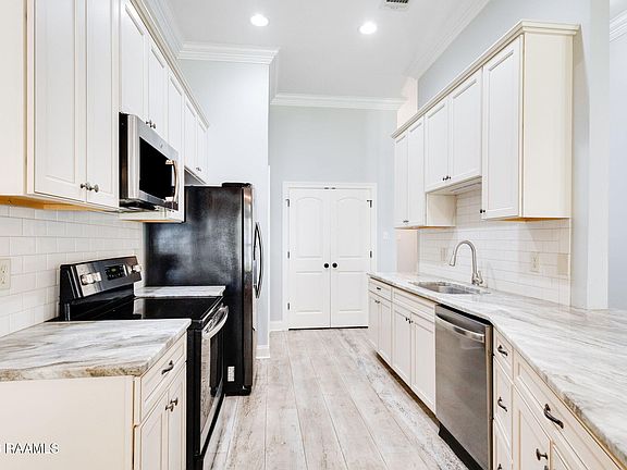 4th image of 413 Flanders Ridge Dr