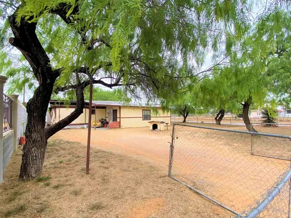 1215 Laredo Ave, Zapata, TX 78076