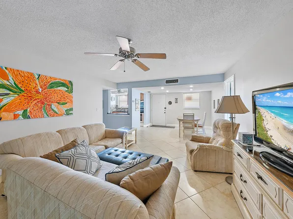 725 Lori Drive #201, Palm Springs, FL 33461