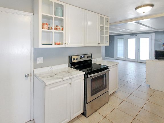 5th image of 304 E Maple St