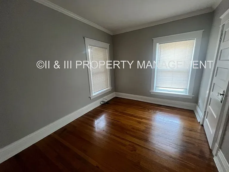 221 W 37th St #1W — Photo 4