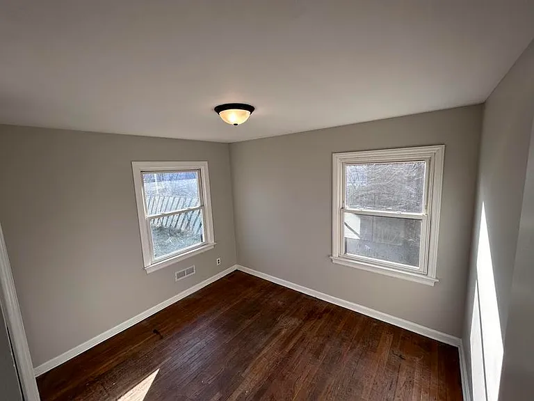 811 E 15th Ave — Photo 8