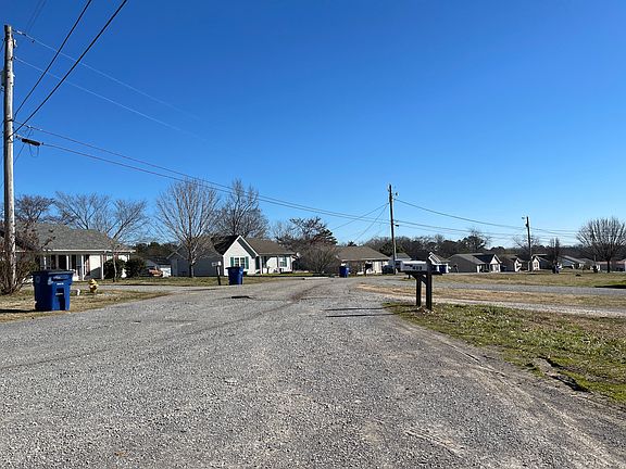 4th image of 405 Fairway Green Dr