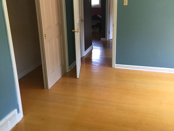 Closet master bedroom 