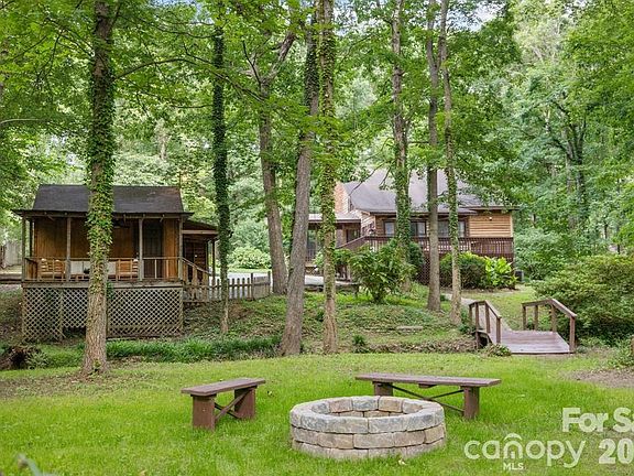 3rd image of 715 White Oaks Cir