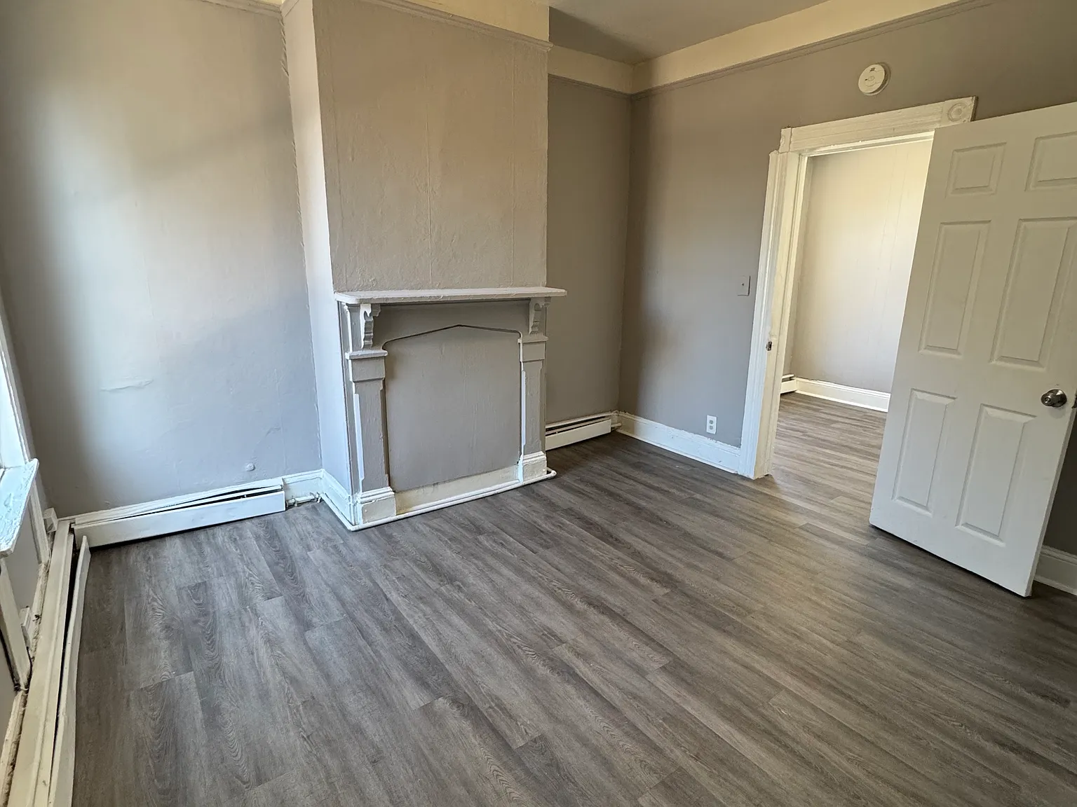 2 bed, 800 sqft, $1,699 — Photo 2