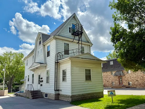 211 Church St APT 4, Iowa City, IA 52245