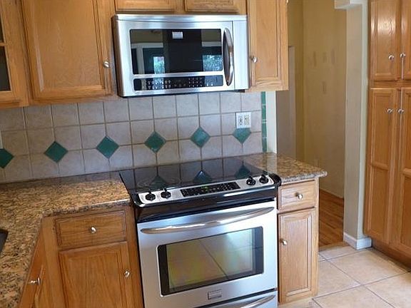 2nd image of 1212 SE 2nd Ave