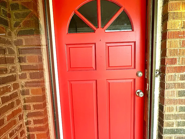 1405 Carlisle Ct — Photo 2