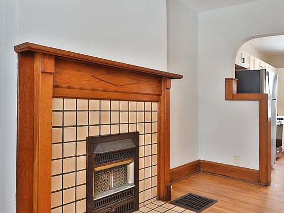 4th image of 2712 Hibbert Ave