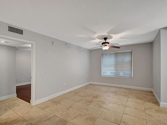 4th image of 109 Villa Cir #109