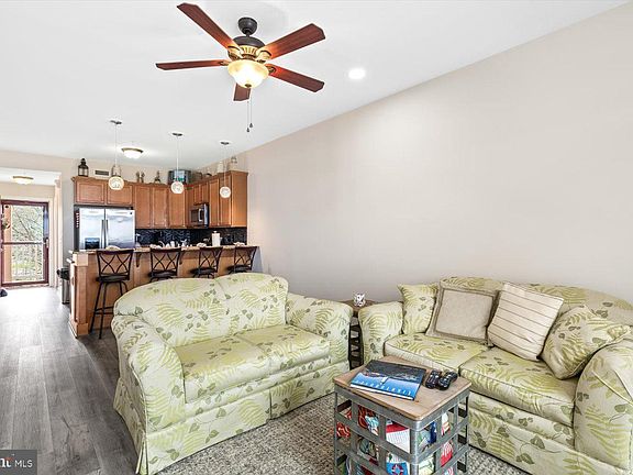 3rd image of 103 Irving Ave N #303