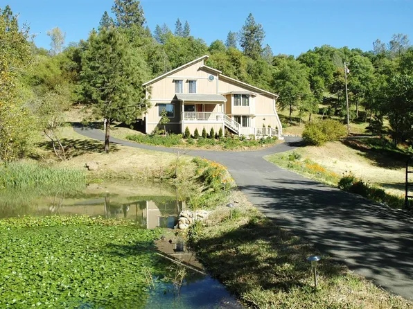 10593 Oak Dr, Grass Valley, CA 95949