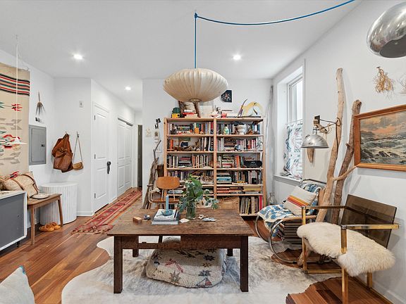 4th image of 2442 Cedar St #2R