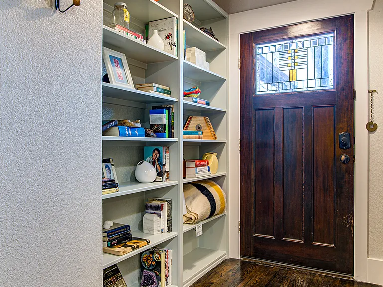 5411 Avenue H #B — Photo 4