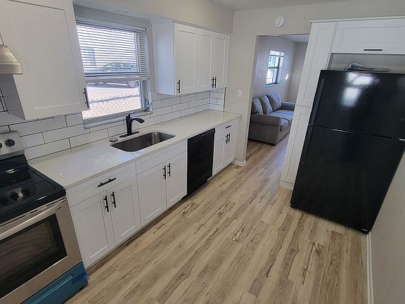 3rd image of 2643 Pinehurst Ave APT B