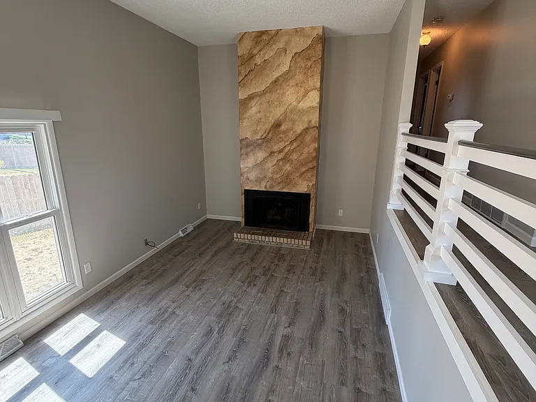364 Bocage Dr — Photo 8