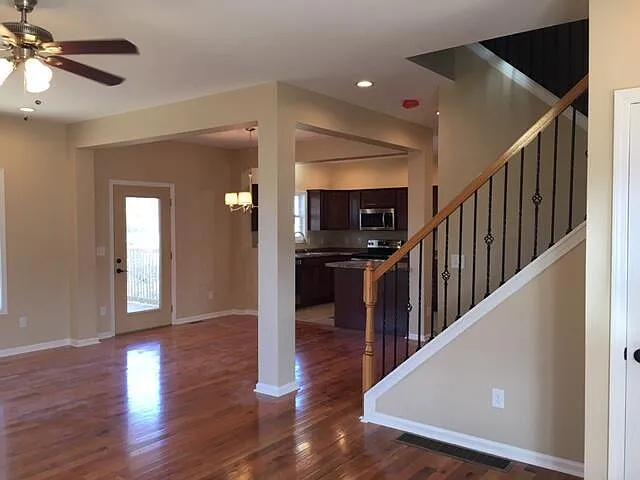 976 Cobble Dr — Photo 4