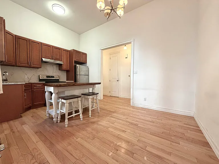 143 Nassau Ave #G — Photo 5
