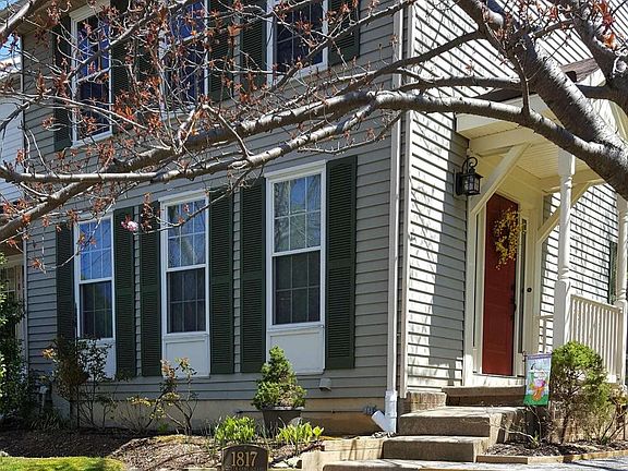 3rd image of 1817 Queen Anne Sq