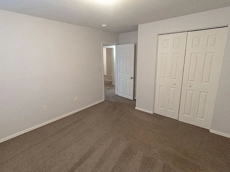 1015 W Ash St — Photo 27