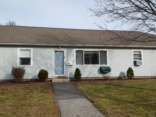 86 Collins St, Chicopee, MA 01022