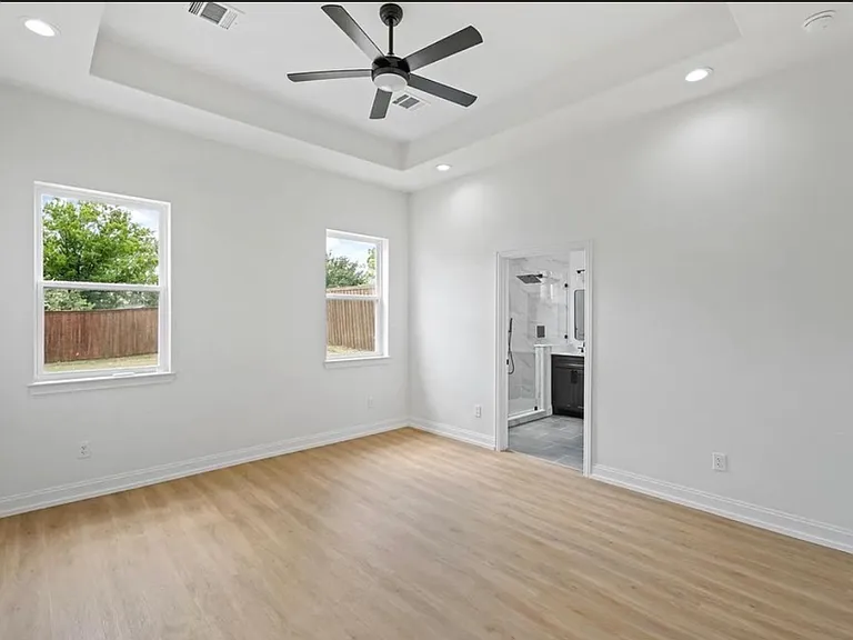 805 Hillside Beach Dr — Photo 2