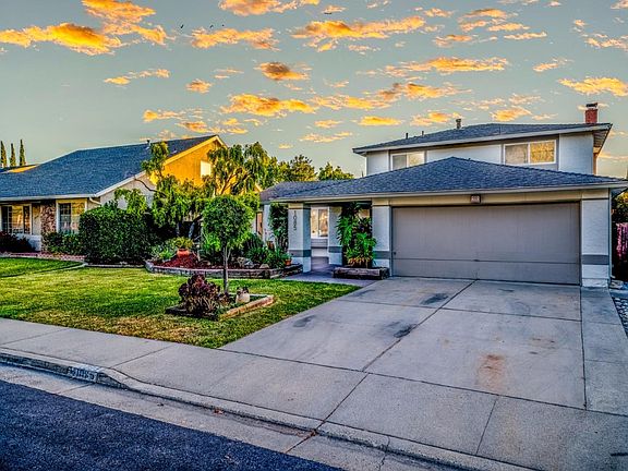 3rd image of 1085 Colette Dr