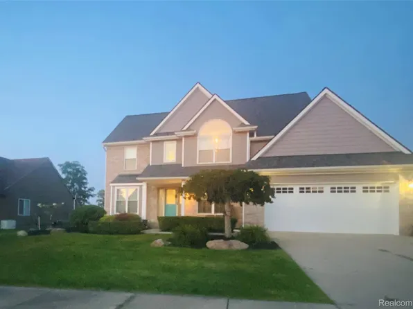 1983 Howland Blvd, White Lake, MI 48386