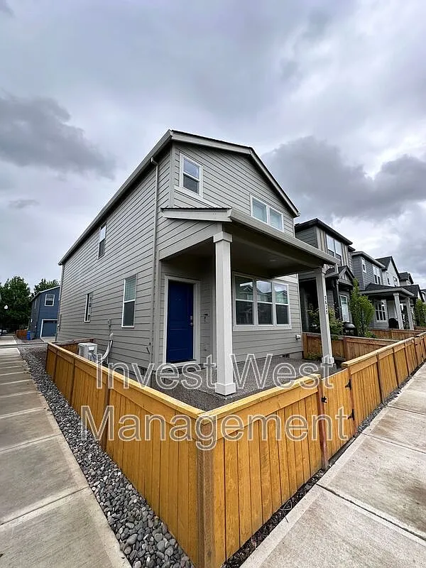 4 bed, 2.5 bath, 1516 sqft, $2,595 — Photo 4