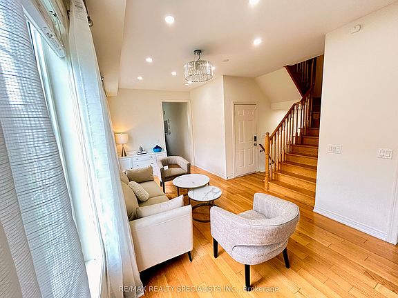 5th image of 55 Dufay Rd