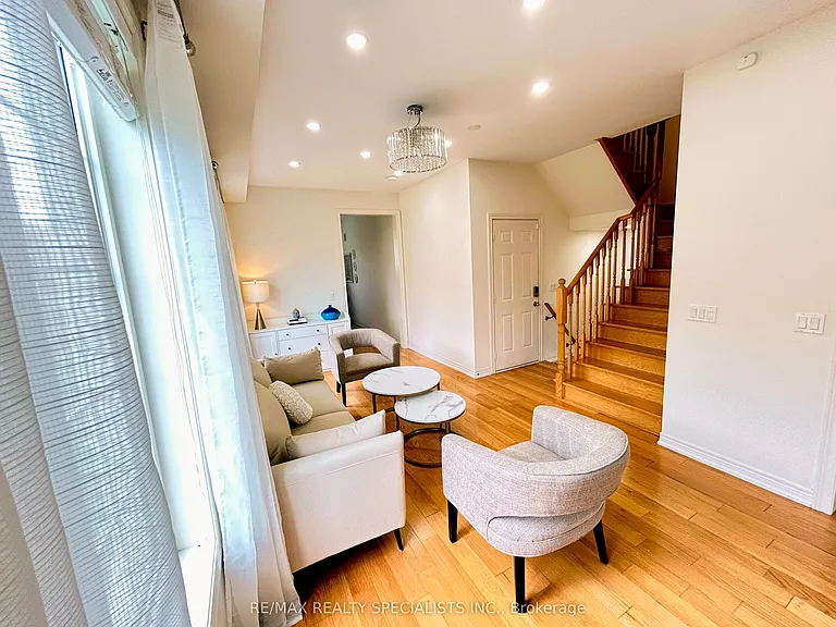 55 Dufay Rd — Photo 5