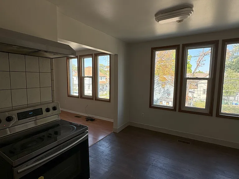 401 Parent Ave #2 — Photo 4
