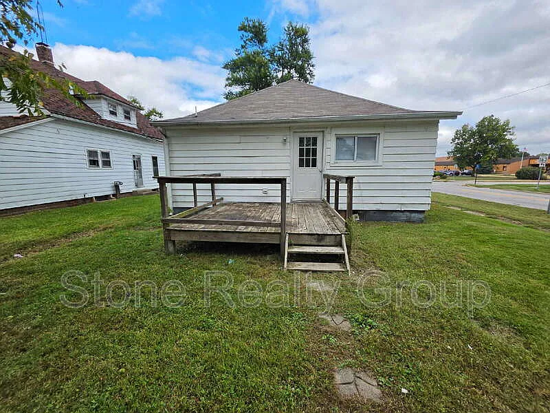 3 bed, 1.0 bath, $950 — Photo 3