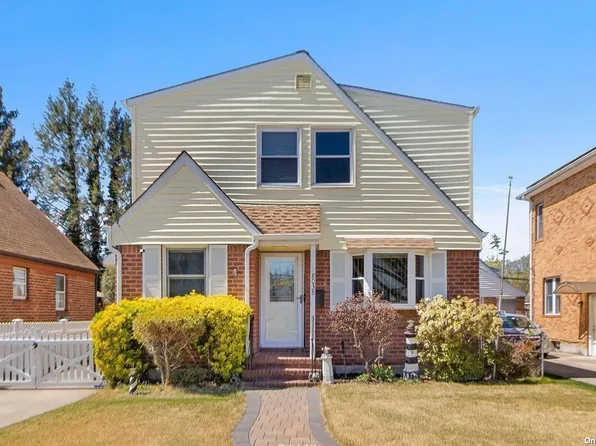 80-38 256th Street, Glen Oaks, NY 11004
