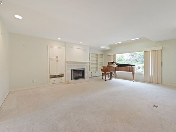 5th image of 8220 SW Fairway Dr
