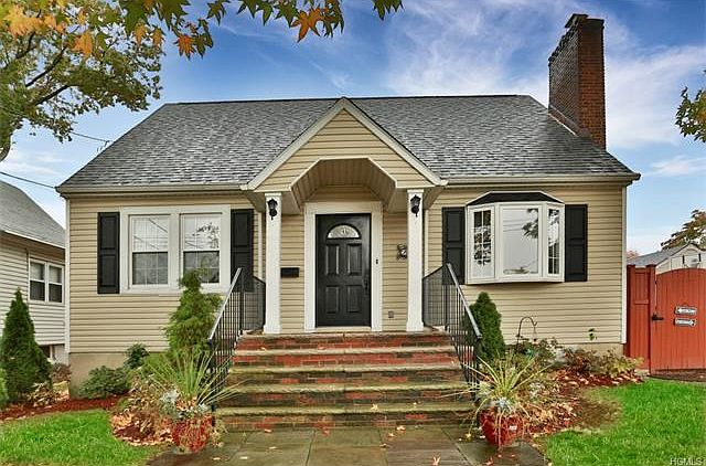 1st image of 28 Joan Dr
