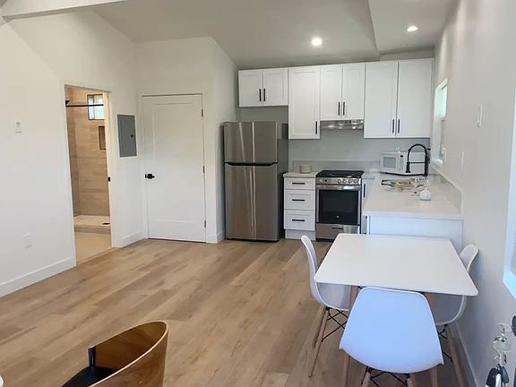 3rd image of 6040 Maury Ave