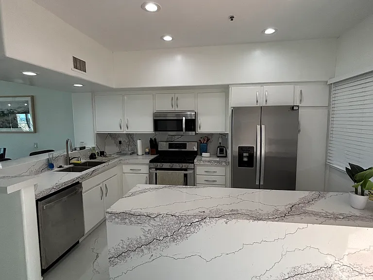 200 Pacific Coast Hwy #3 — Photo 2