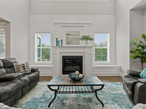 3rd image of 208 Silent Cove Ln