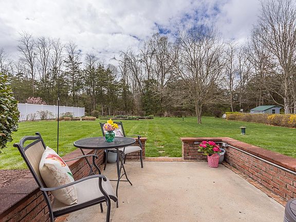 5th image of 721 Circle Dr