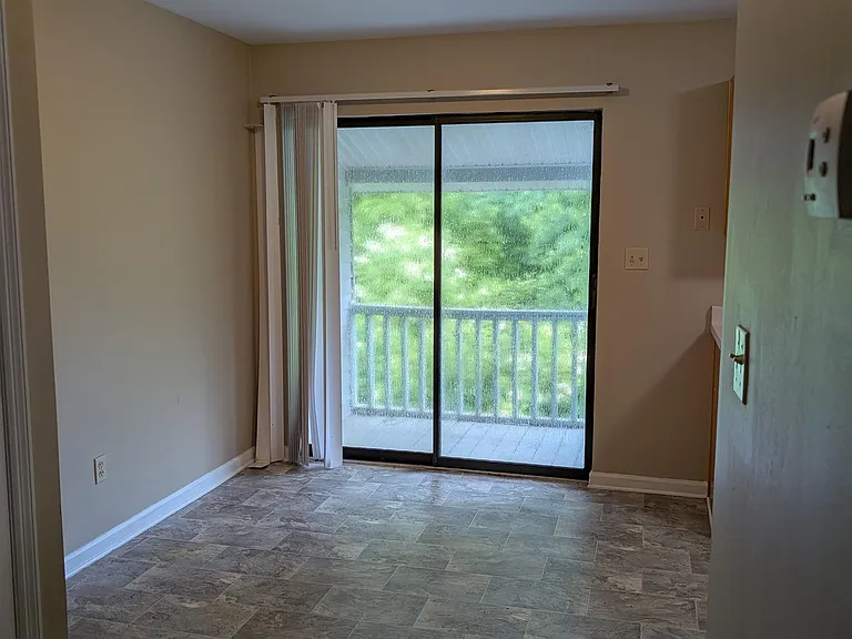 2555 Chateau Ln #3 — Photo 4
