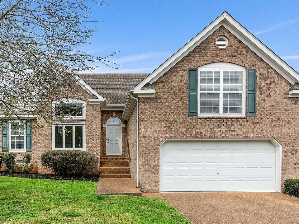 3002 Farmville Cir