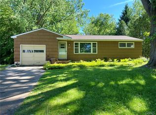 104 Woods Rd, North Syracuse, NY 13212