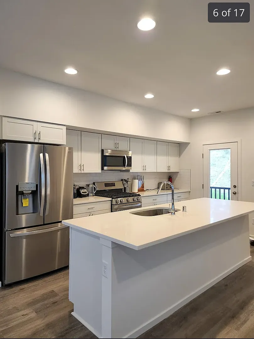 Like New Town Home in Upscale Silverdale — Photo 4