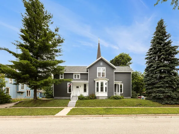 361 5th St, Manistee, MI 49660