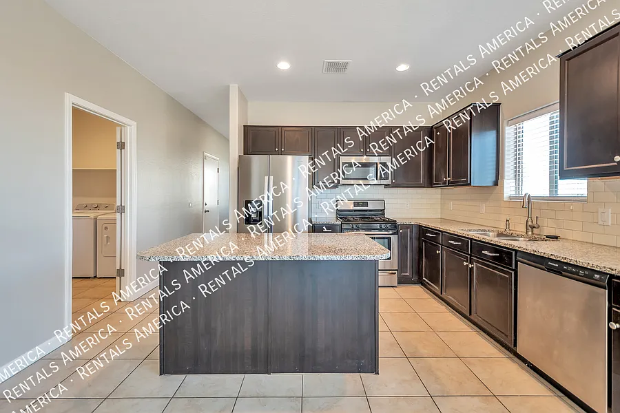 4 Bed PLUS Bonus Room, located in Queen Creek! — Photo 3